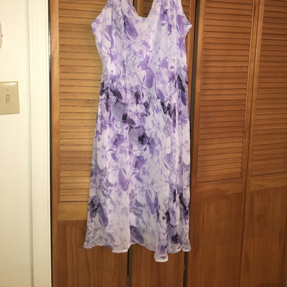 Name brand dress with straps - Picture 2 of 2